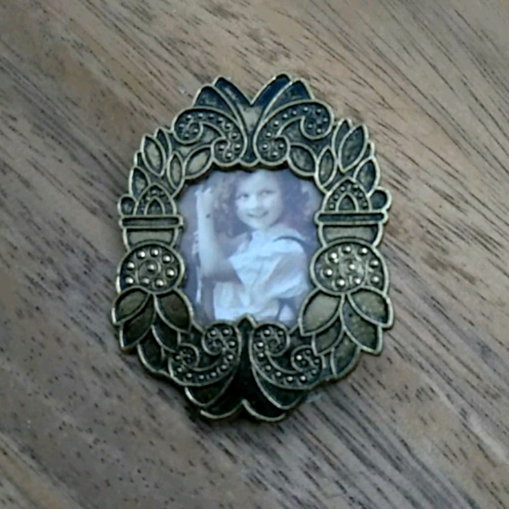 Vintage style gold ornate picture frame brooch
